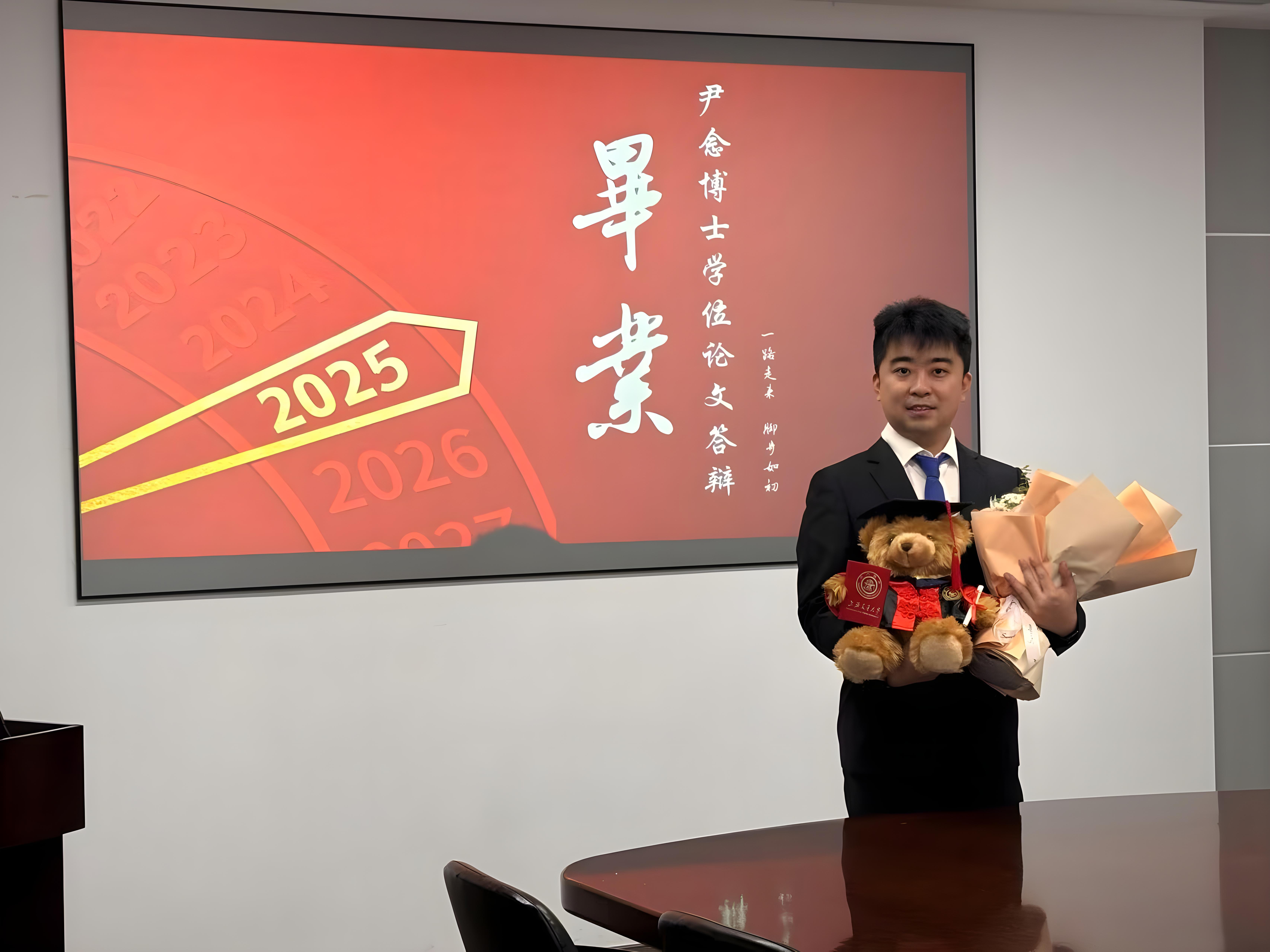1744267245274100.jpg 110_其他照片_学生生活照-尹念-2.jpg