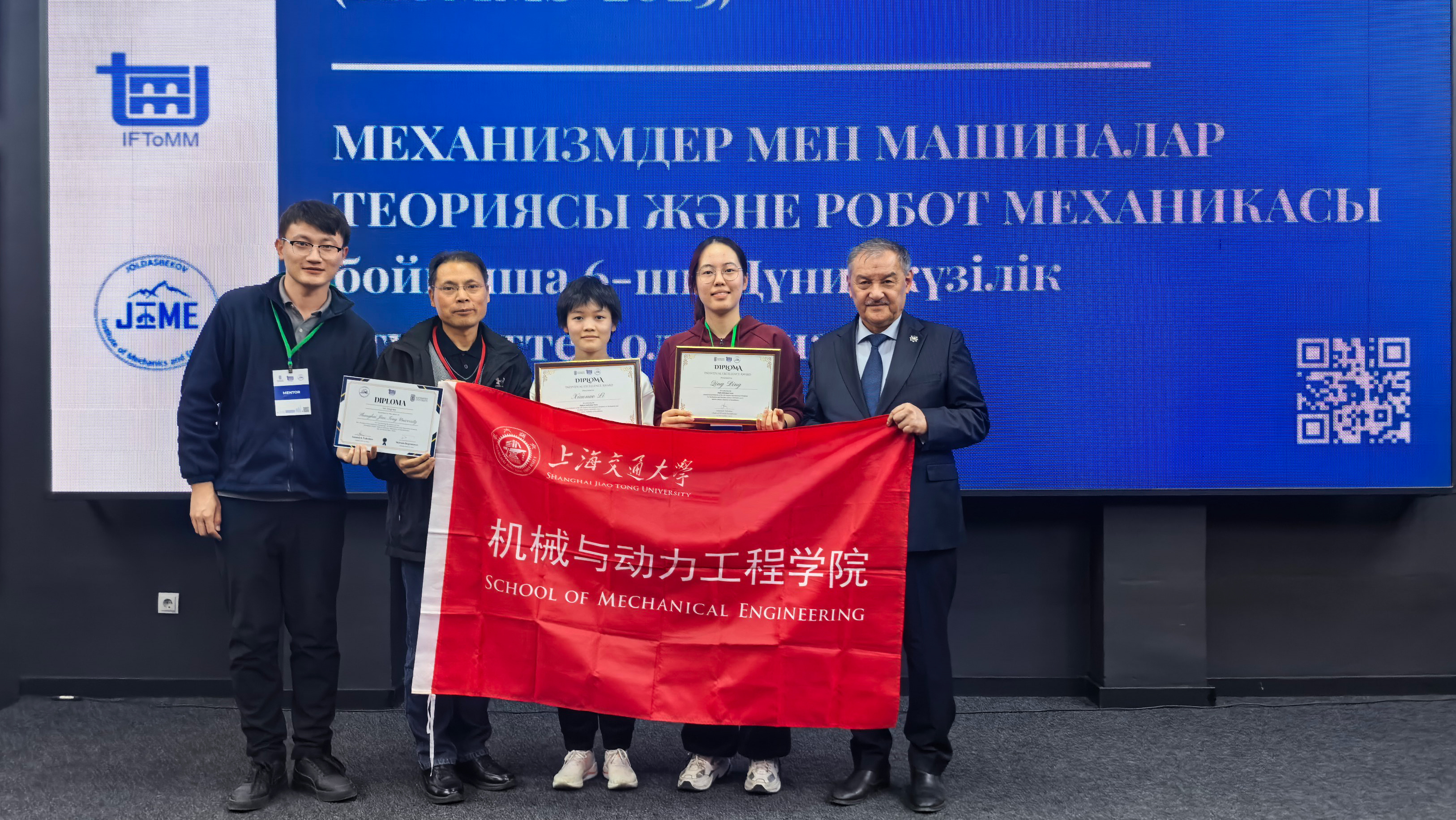 图2团队合影-2.jpg