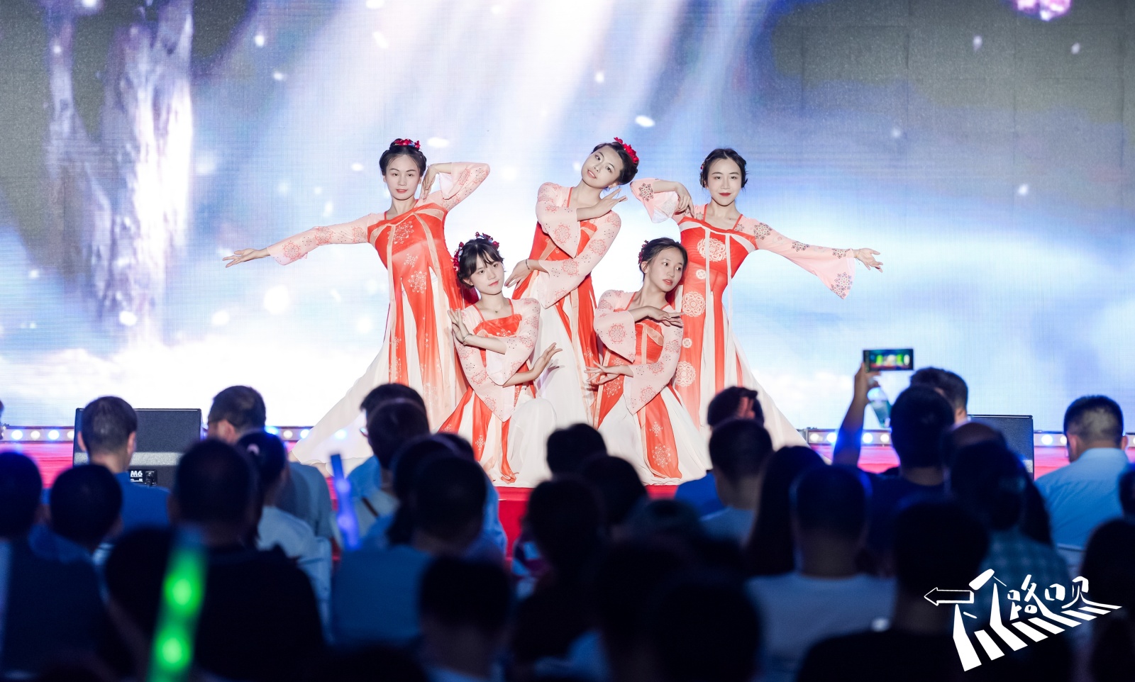 1782120294378080.jpg 云想霓裳.jpg