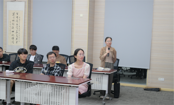 1718710434174610.png 图5-同学提问交流.png