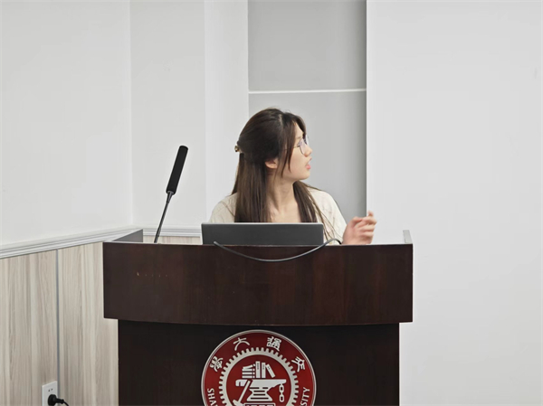 1728563305123940.jpg 图4 李昕宇做党课分享.jpg