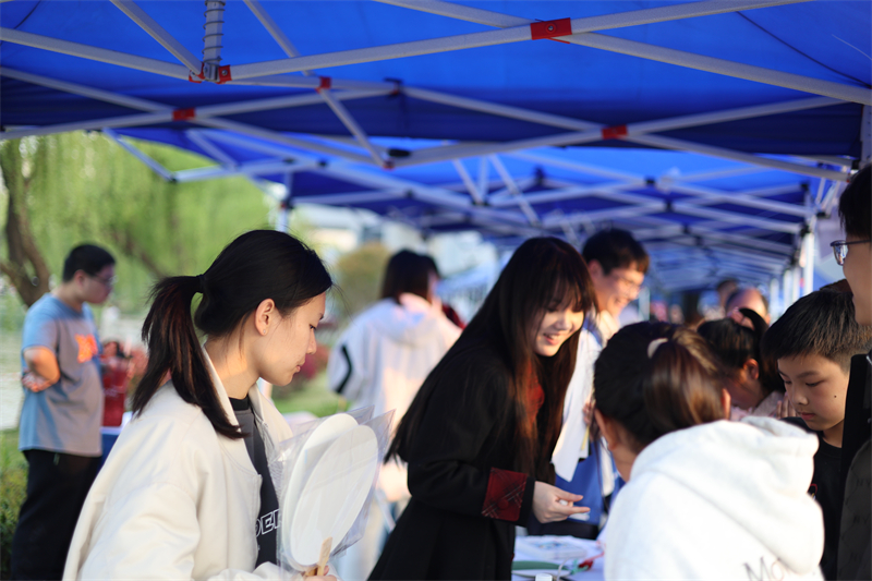 1744116216291875.jpg 图五 参与者和秘书处成员进行互动问答.jpg