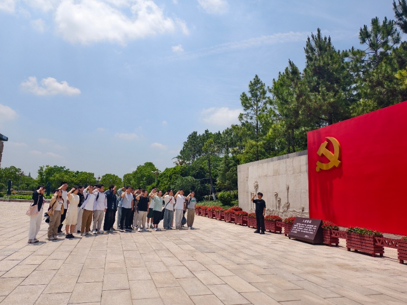 图三-重温入党誓词_resized.jpg