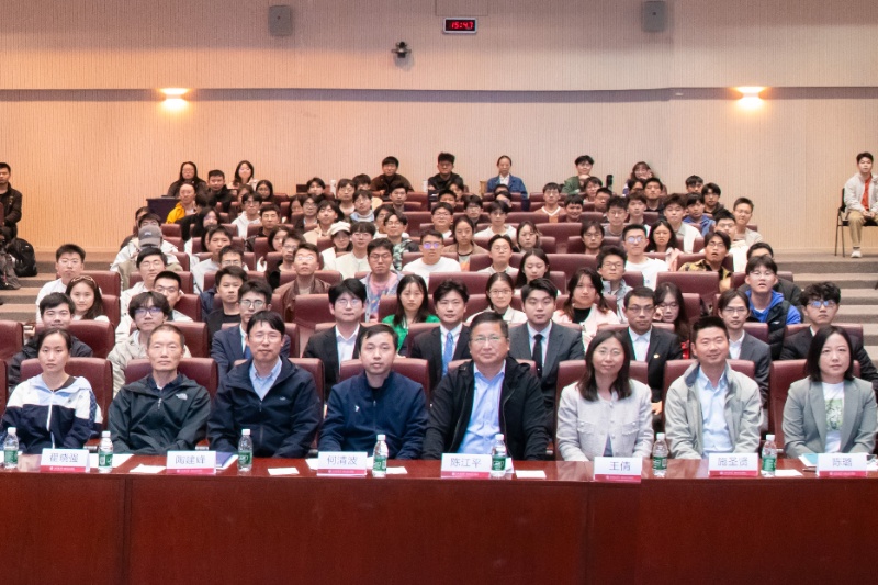 1763297258693796.jpg 图1 第十届必赢线路检测3003研究生“学术之星”学院答辩会合影_resized.jpg