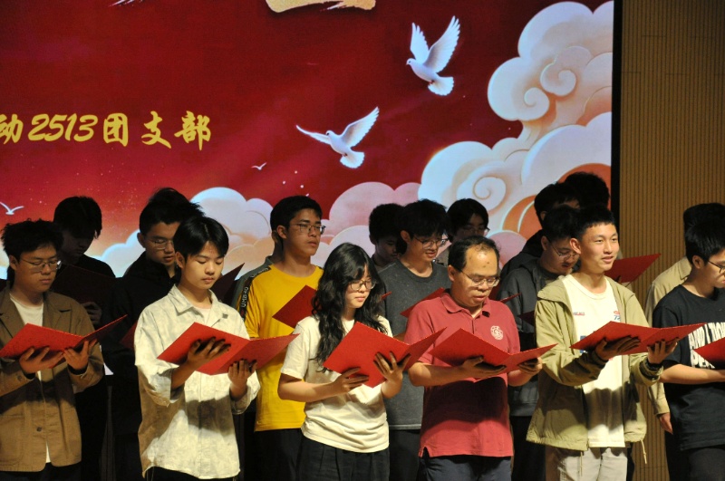 1778636512732879.jpg 图3 机动2513团支部节目《精神的力量》_resized.jpg