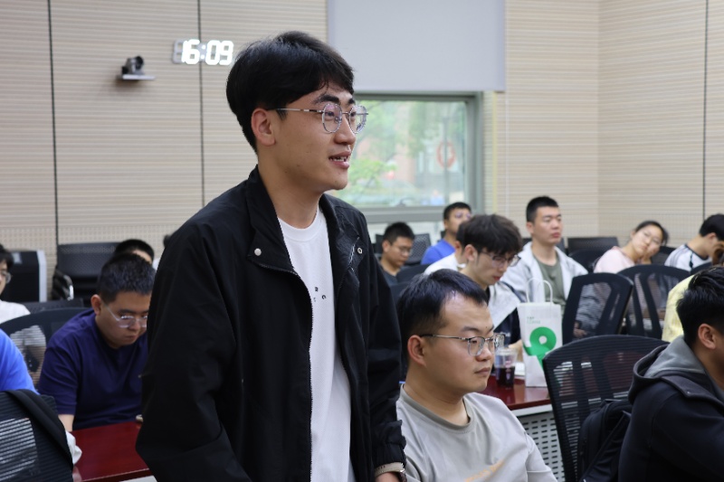 1779686504977251.jpg 图12 学生提问交流_resized.JPG