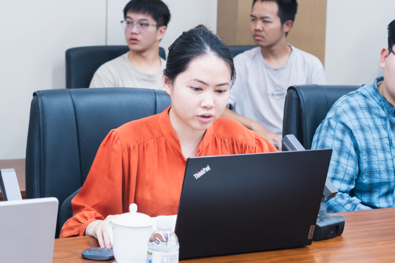 图片5：贺蓉发言_resized.png