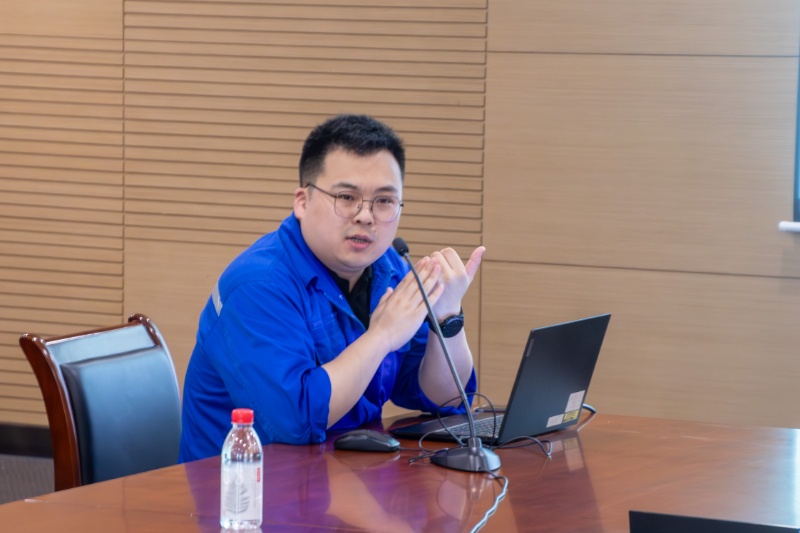 图3 王杰介绍江南造船情况_resized.jpg