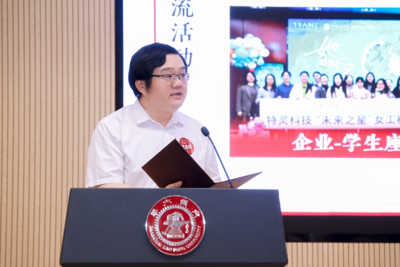图4-夏唐斌老师作评选报告_resized.jpg